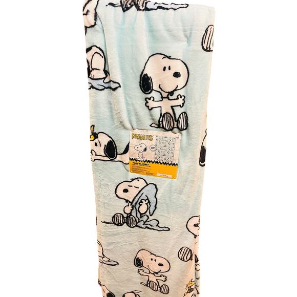 Snoopy Peanuts Easter bundle bunny basket adorable soft  twin 60 by 90 throw - Picture 2 of 7